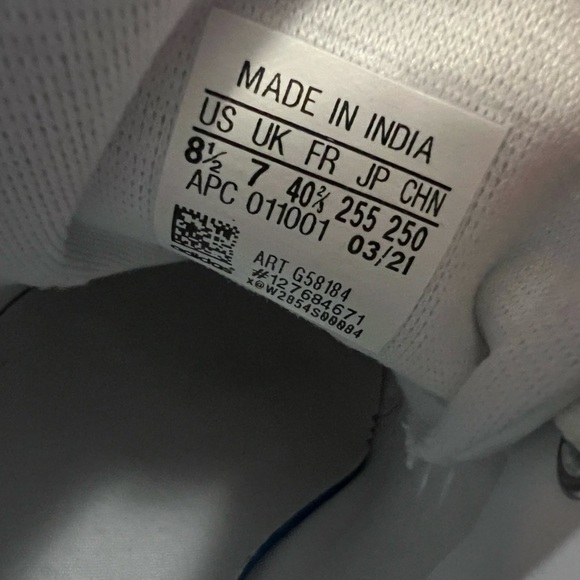 Stan smiths women Adidas size 8.5 with gold detail - Picture 10 of 11